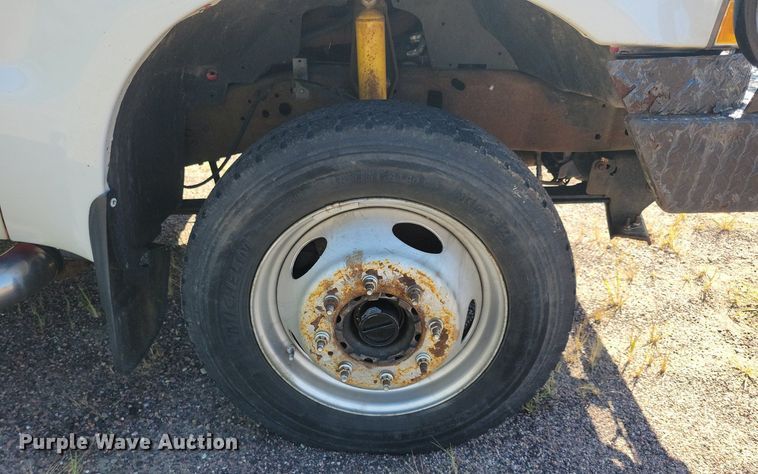 image for item KA9859 2004 Ford F550 Crew Cab utility / service truck