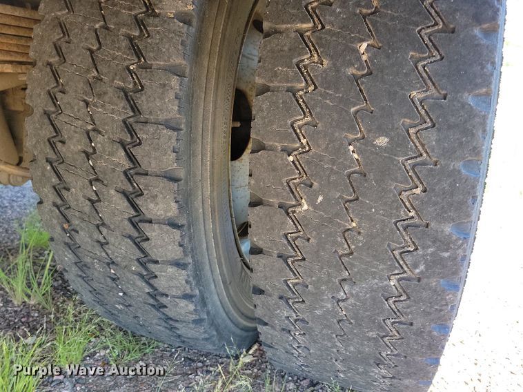 image for item KA9859 2004 Ford F550 Crew Cab utility / service truck