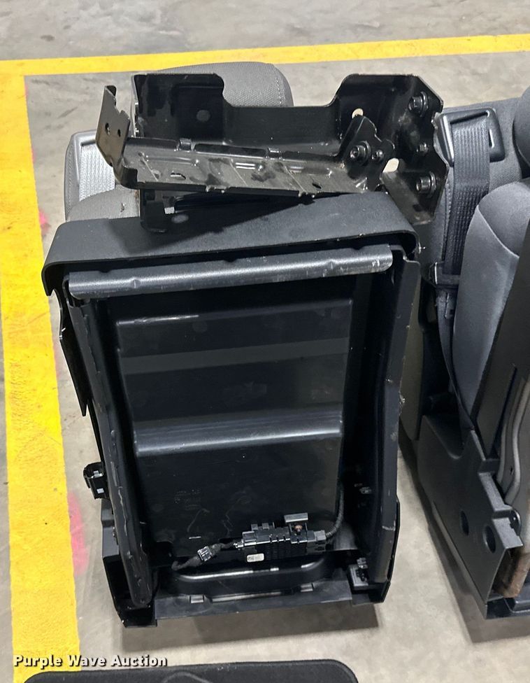 image for item LR9440 Automotive parts 