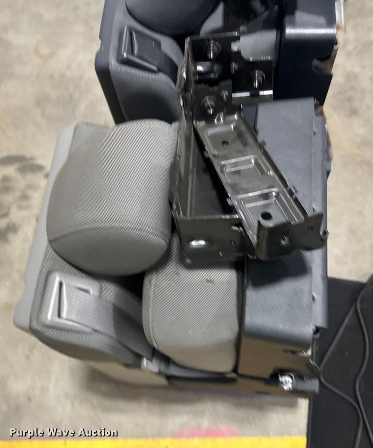 image for item LR9440 Automotive parts 