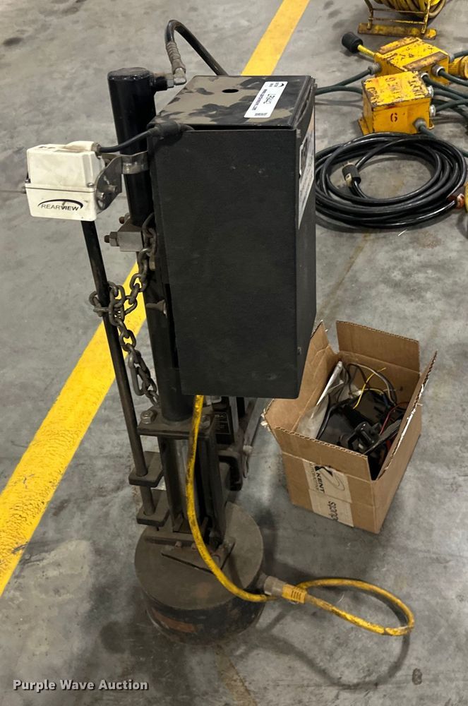 image for item LR9442 AER manhole magnet