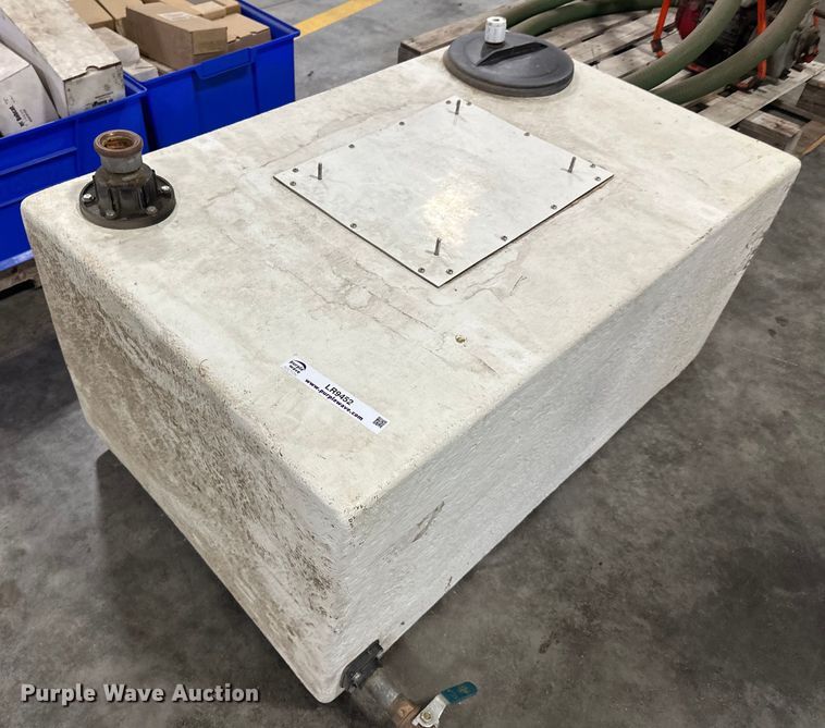 image for item LR9452 Fiberglass tank 