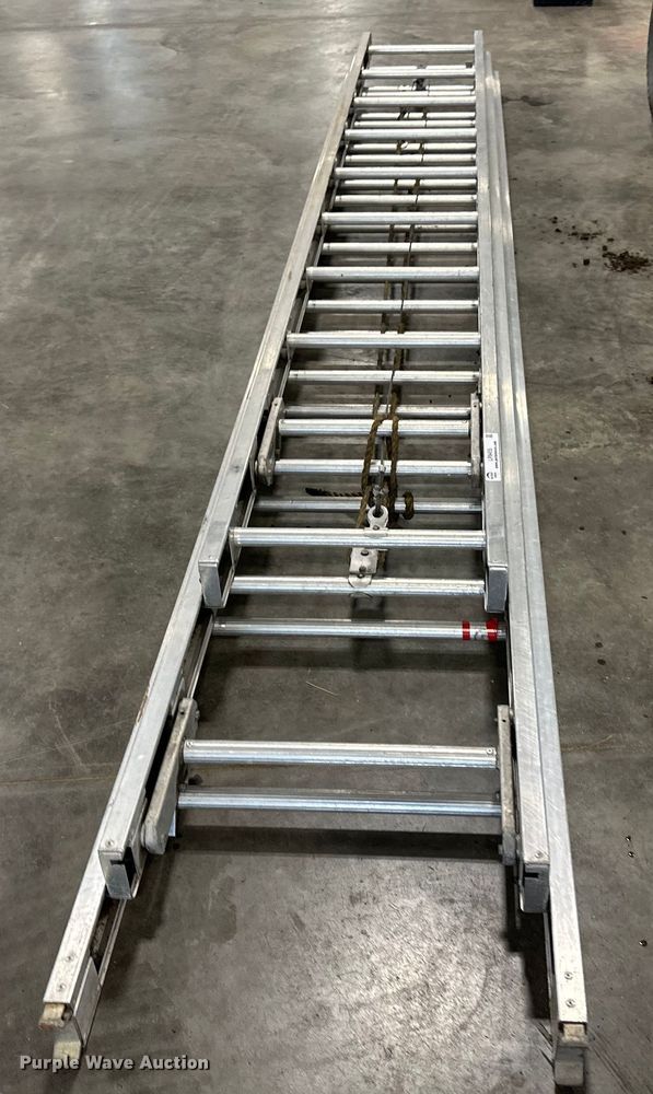 image for item LR9455 Extension ladder 
