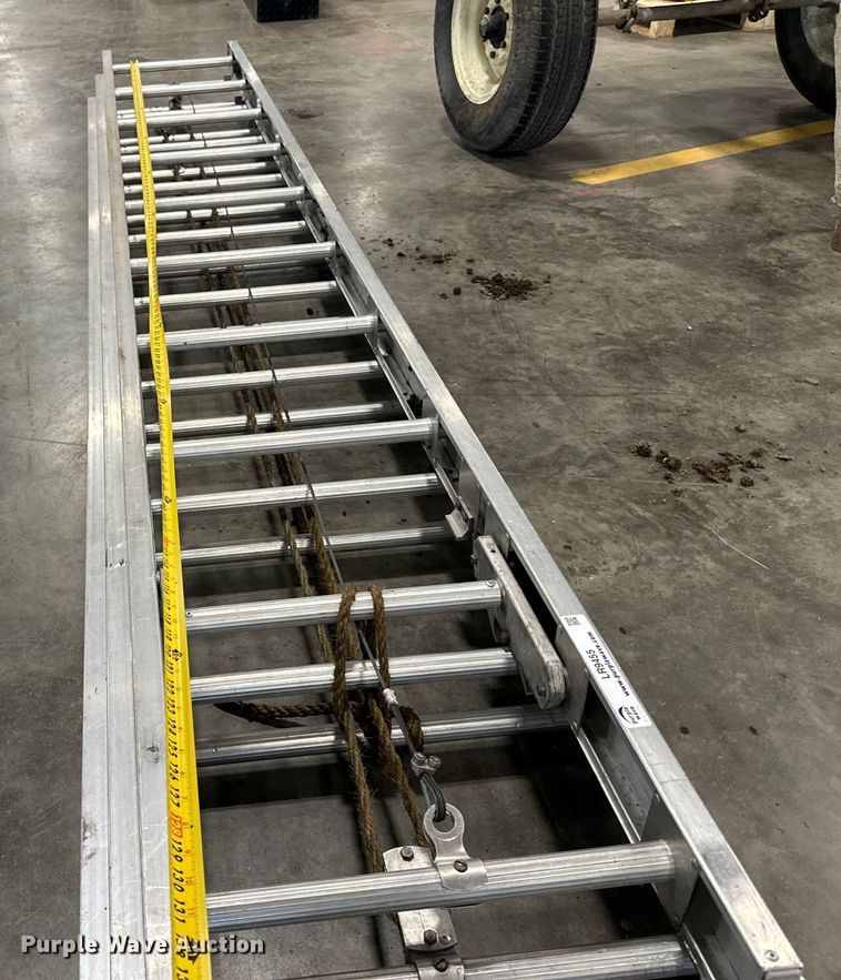 image for item LR9455 Extension ladder 