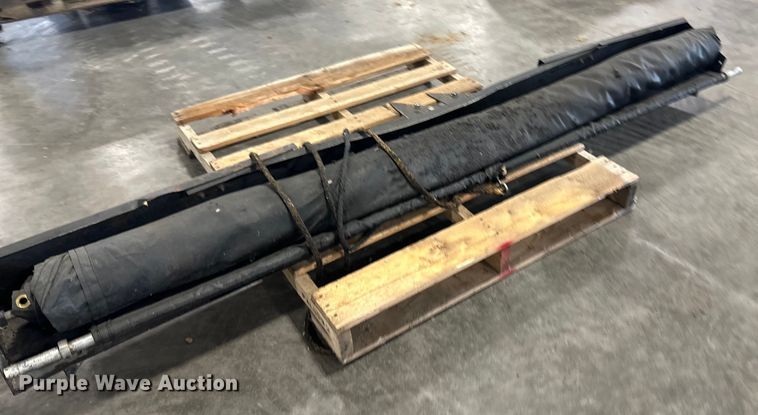 image for item LR9458 Roll tarp