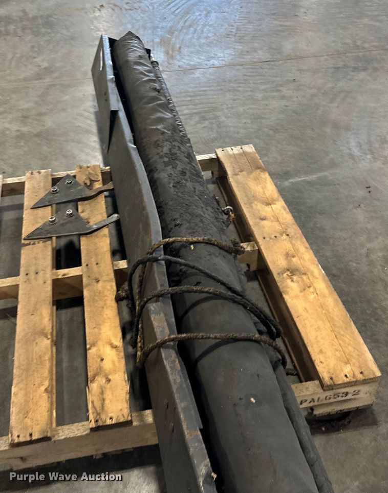 image for item LR9458 Roll tarp