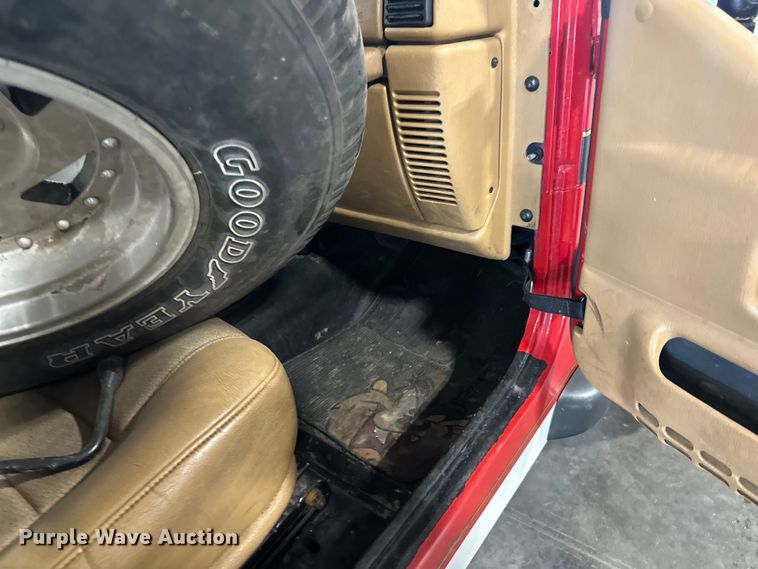 image for item LR9463 1997 Jeep  Wrangler  SUV