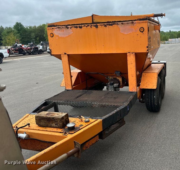 image for item LR9464 2005 Stepp SPH3.0 pot hole patcher