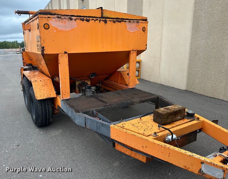 image for item LR9464 2005 Stepp SPH3.0 pot hole patcher