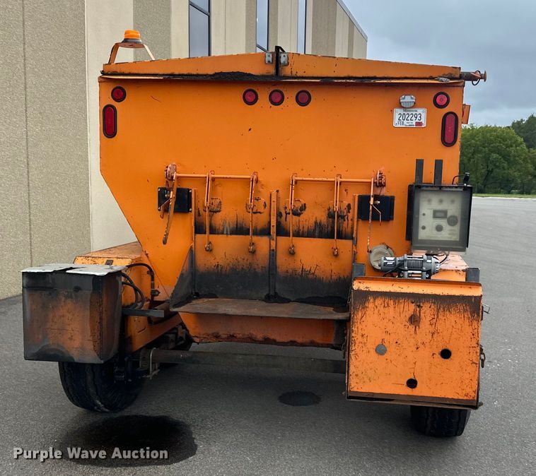 image for item LR9464 2005 Stepp SPH3.0 pot hole patcher