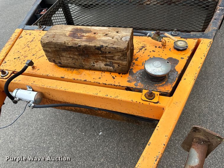 image for item LR9464 2005 Stepp SPH3.0 pot hole patcher