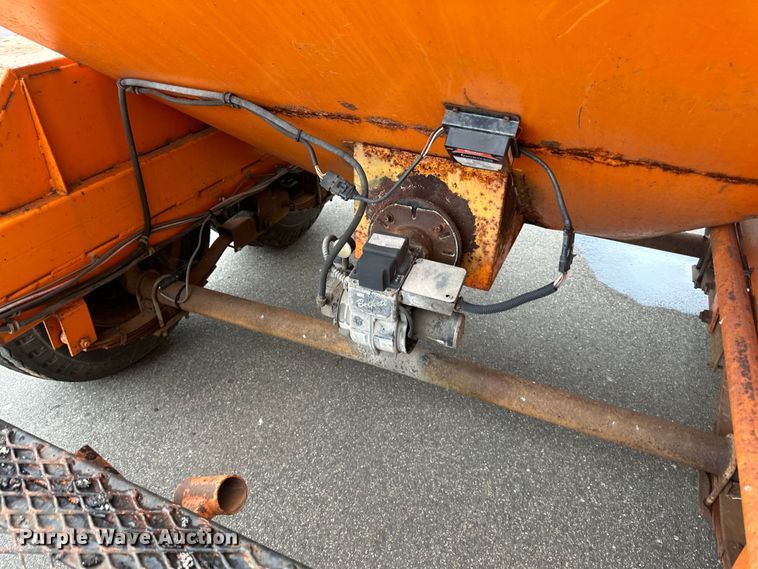 image for item LR9464 2005 Stepp SPH3.0 pot hole patcher