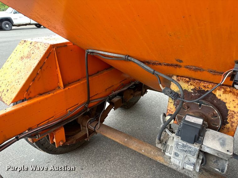 image for item LR9464 2005 Stepp SPH3.0 pot hole patcher