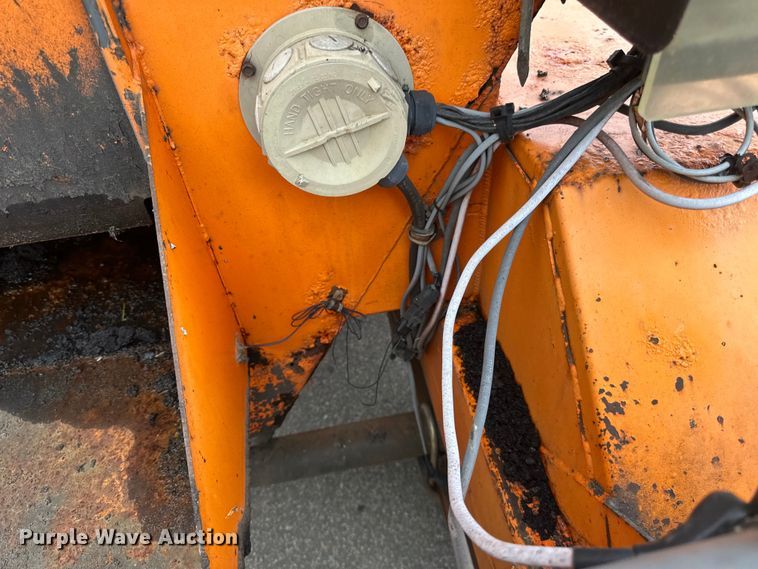 image for item LR9464 2005 Stepp SPH3.0 pot hole patcher