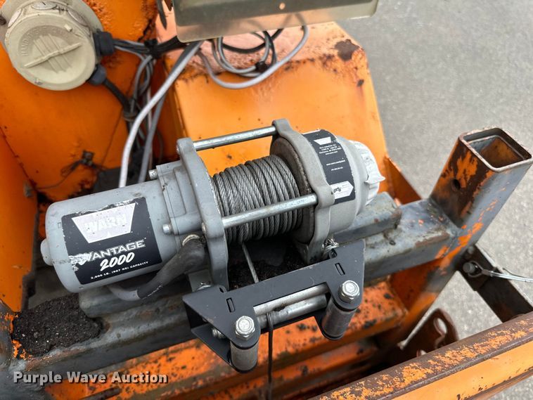 image for item LR9464 2005 Stepp SPH3.0 pot hole patcher