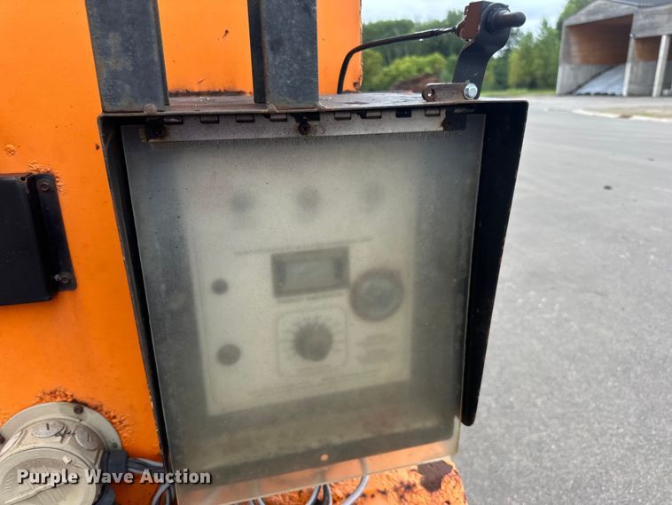 image for item LR9464 2005 Stepp SPH3.0 pot hole patcher