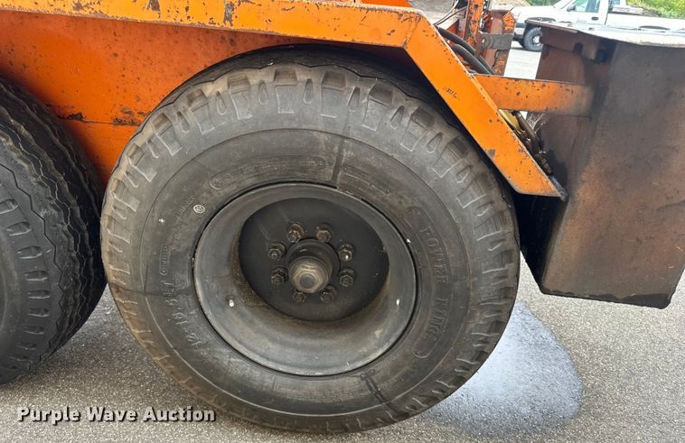 image for item LR9464 2005 Stepp SPH3.0 pot hole patcher