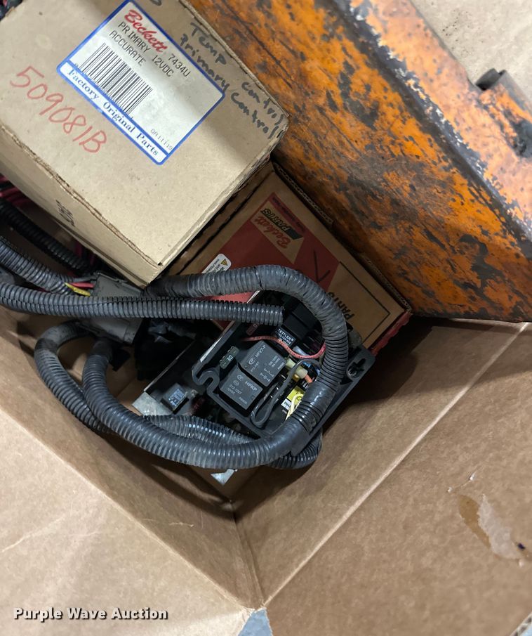 image for item LR9464 2005 Stepp SPH3.0 pot hole patcher