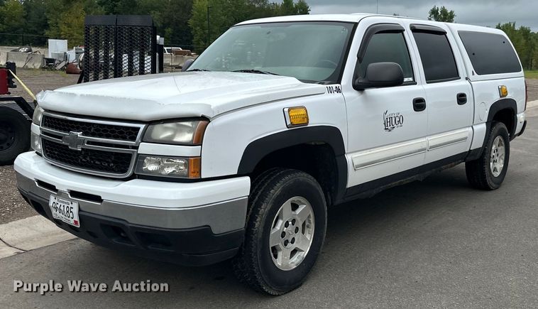 image for item LR9466 2006 Chevrolet  Silverado 1500 Crew Cab pickup truck