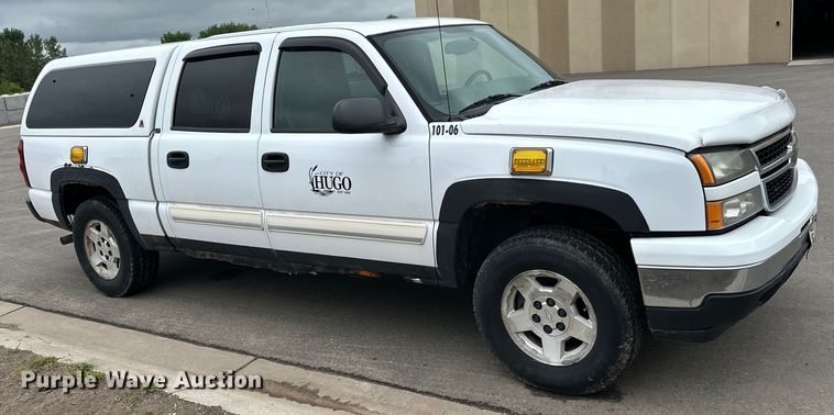 image for item LR9466 2006 Chevrolet  Silverado 1500 Crew Cab pickup truck