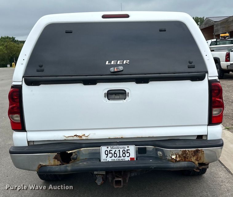 image for item LR9466 2006 Chevrolet  Silverado 1500 Crew Cab pickup truck