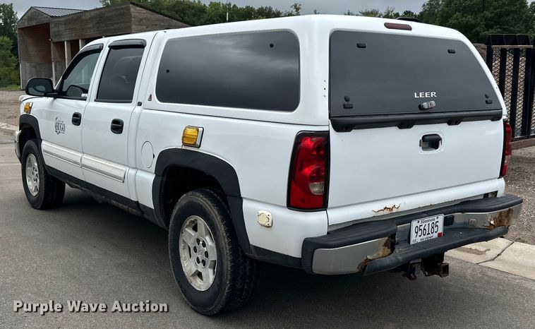 image for item LR9466 2006 Chevrolet  Silverado 1500 Crew Cab pickup truck