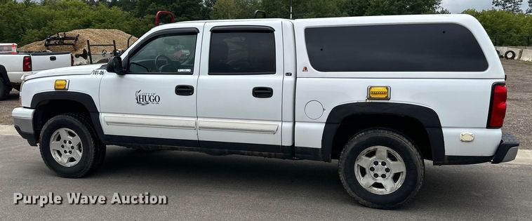 image for item LR9466 2006 Chevrolet  Silverado 1500 Crew Cab pickup truck