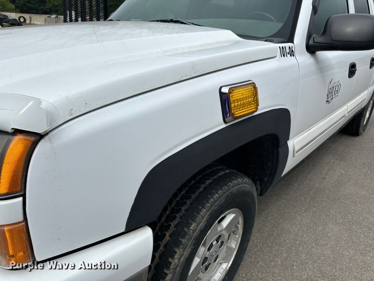 image for item LR9466 2006 Chevrolet  Silverado 1500 Crew Cab pickup truck