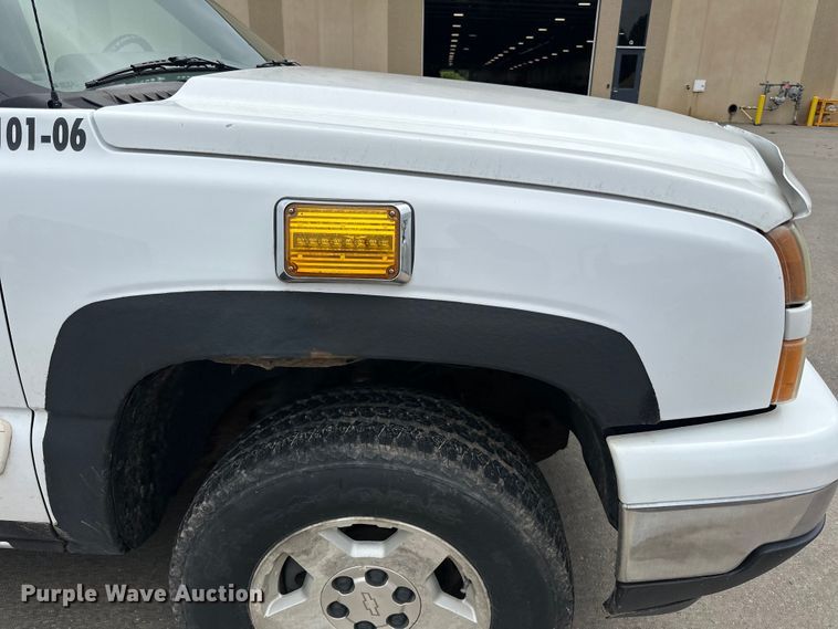 image for item LR9466 2006 Chevrolet  Silverado 1500 Crew Cab pickup truck