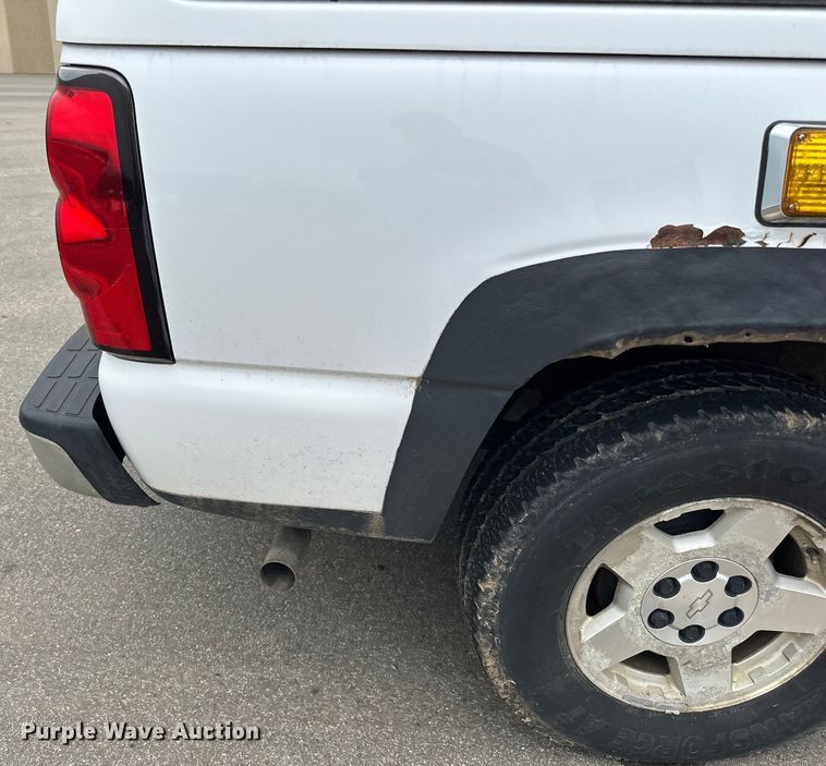 image for item LR9466 2006 Chevrolet  Silverado 1500 Crew Cab pickup truck