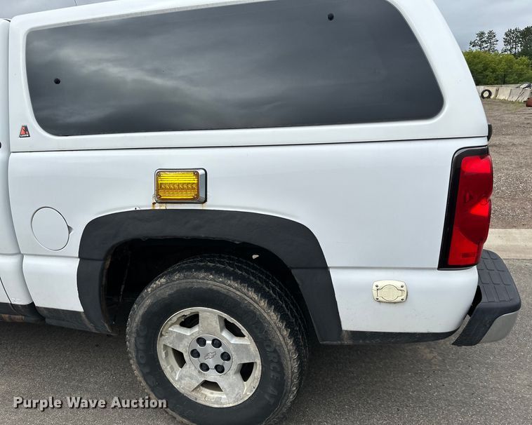 image for item LR9466 2006 Chevrolet  Silverado 1500 Crew Cab pickup truck