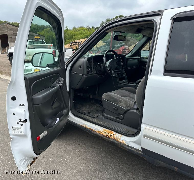 image for item LR9466 2006 Chevrolet  Silverado 1500 Crew Cab pickup truck