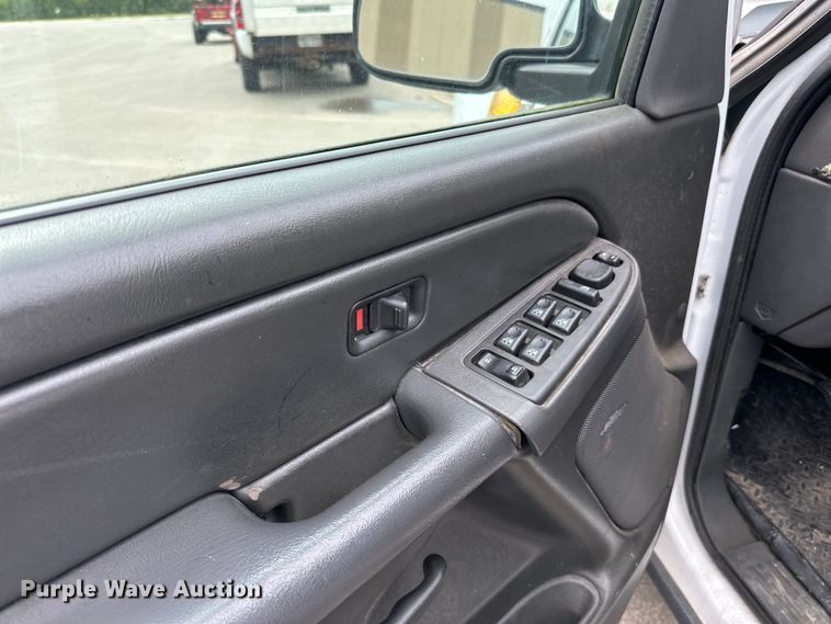 image for item LR9466 2006 Chevrolet  Silverado 1500 Crew Cab pickup truck