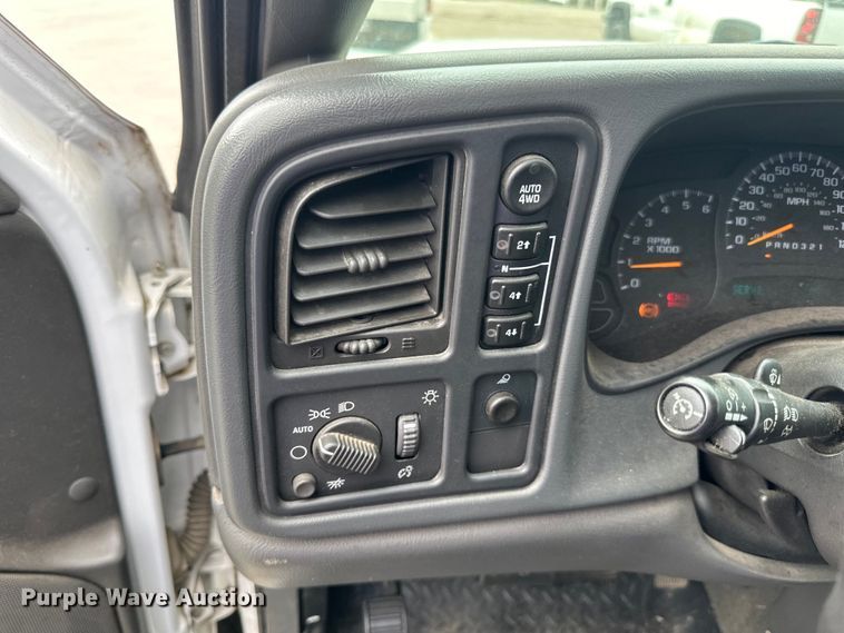 image for item LR9466 2006 Chevrolet  Silverado 1500 Crew Cab pickup truck