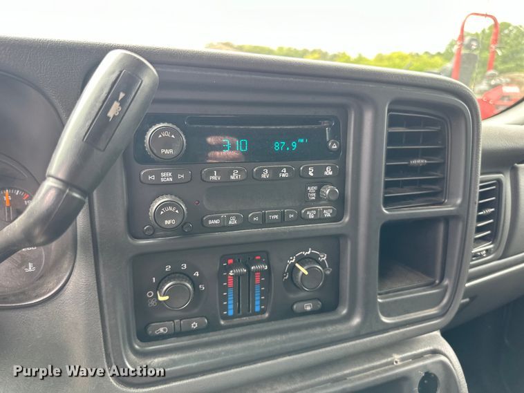 image for item LR9466 2006 Chevrolet  Silverado 1500 Crew Cab pickup truck