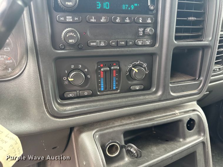 image for item LR9466 2006 Chevrolet  Silverado 1500 Crew Cab pickup truck