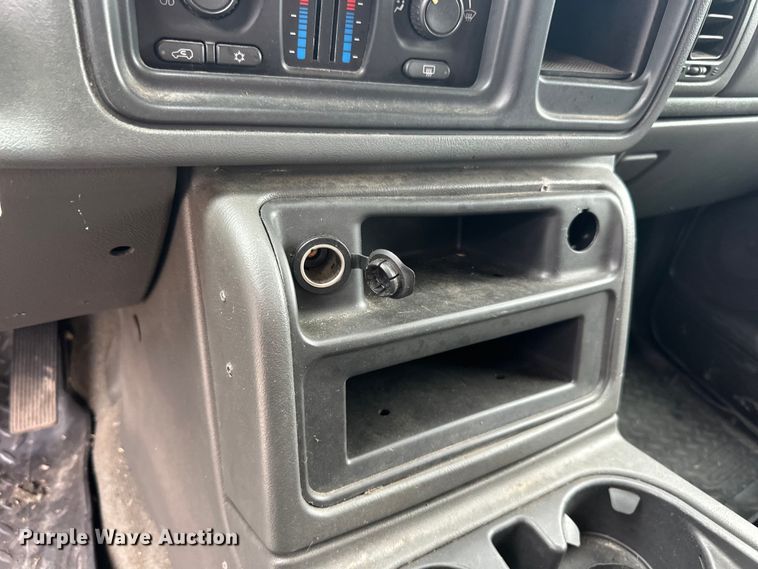 image for item LR9466 2006 Chevrolet  Silverado 1500 Crew Cab pickup truck