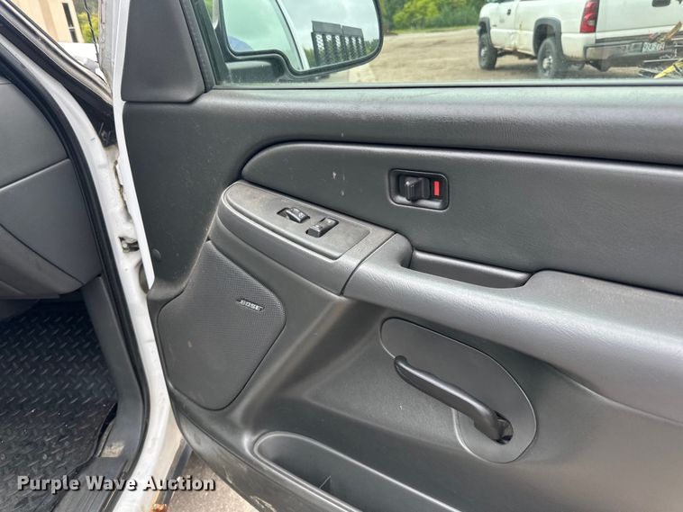 image for item LR9466 2006 Chevrolet  Silverado 1500 Crew Cab pickup truck