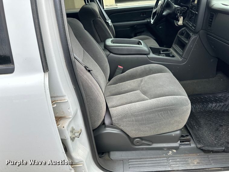 image for item LR9466 2006 Chevrolet  Silverado 1500 Crew Cab pickup truck