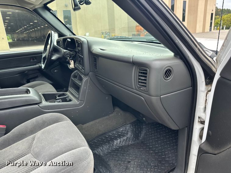 image for item LR9466 2006 Chevrolet  Silverado 1500 Crew Cab pickup truck