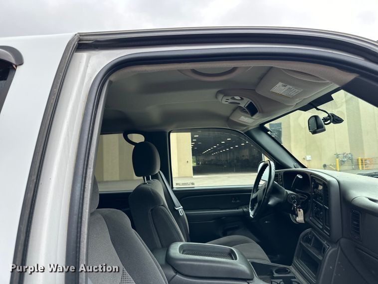 image for item LR9466 2006 Chevrolet  Silverado 1500 Crew Cab pickup truck