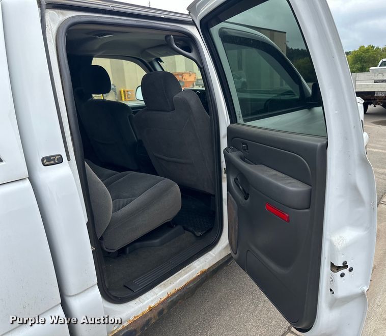 image for item LR9466 2006 Chevrolet  Silverado 1500 Crew Cab pickup truck