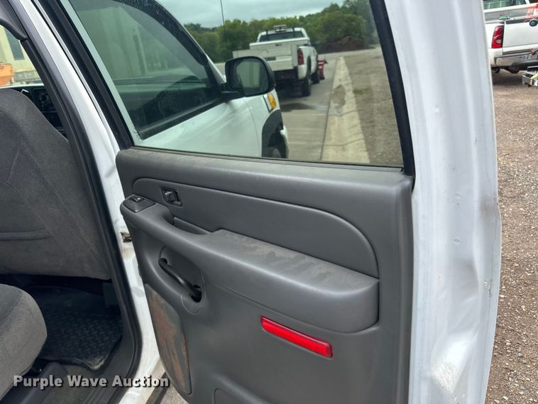 image for item LR9466 2006 Chevrolet  Silverado 1500 Crew Cab pickup truck