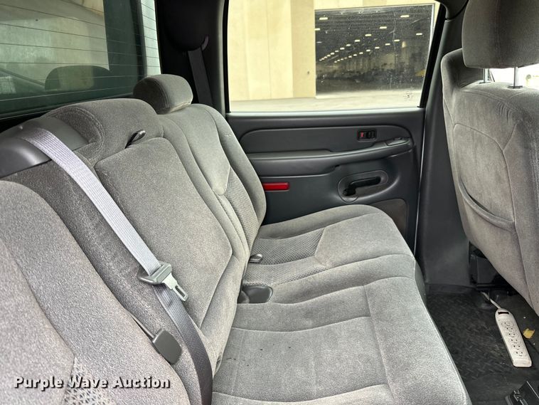 image for item LR9466 2006 Chevrolet  Silverado 1500 Crew Cab pickup truck