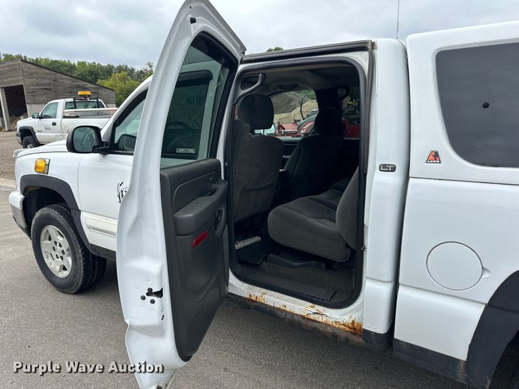 image for item LR9466 2006 Chevrolet  Silverado 1500 Crew Cab pickup truck