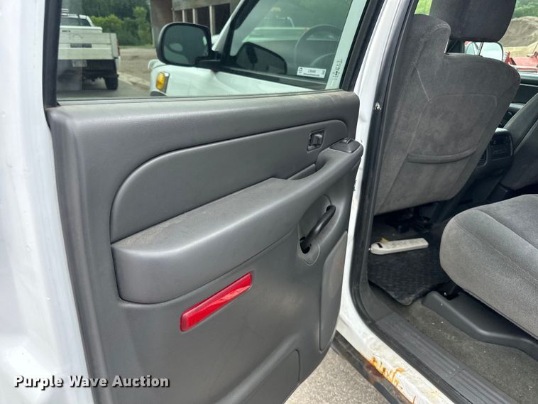 image for item LR9466 2006 Chevrolet  Silverado 1500 Crew Cab pickup truck