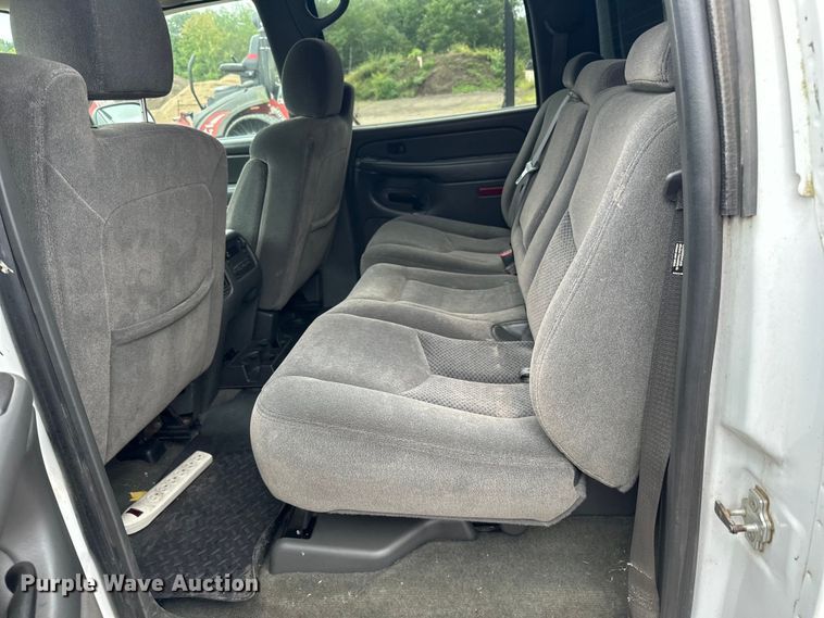 image for item LR9466 2006 Chevrolet  Silverado 1500 Crew Cab pickup truck