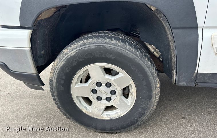 image for item LR9466 2006 Chevrolet  Silverado 1500 Crew Cab pickup truck