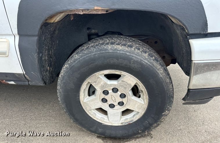 image for item LR9466 2006 Chevrolet  Silverado 1500 Crew Cab pickup truck