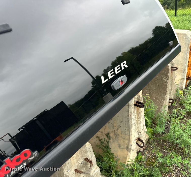 image for item LR9467 Leer  topper